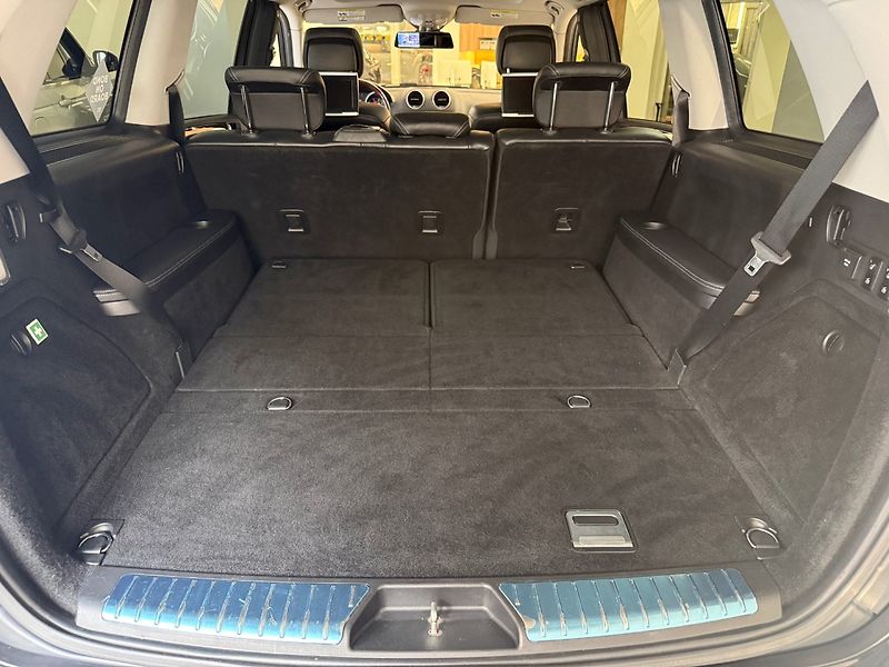 Mercedes-Benz GL (2009) 550 4MATIC - fotka 30 z 34