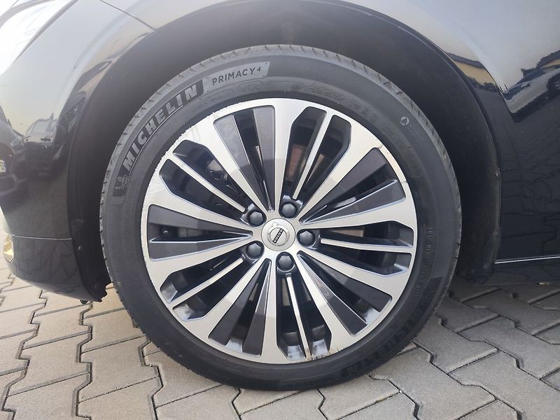 Volvo V90 B5 2.0/184kW Momentum Pro - fotka 36 z 39
