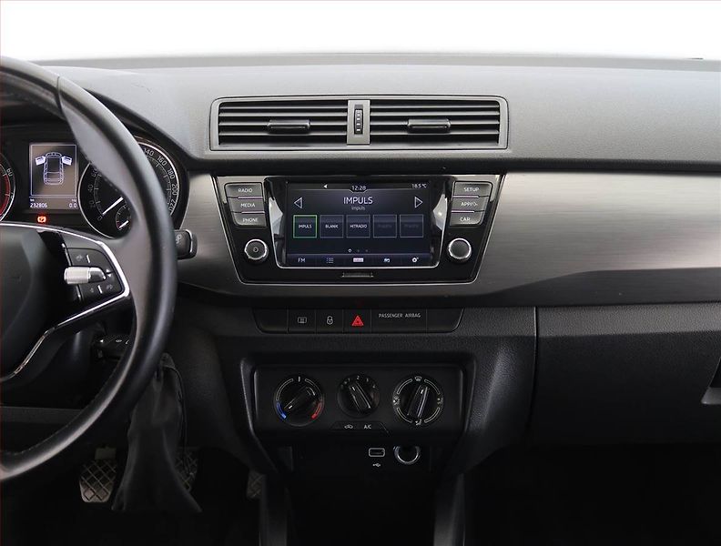 Škoda Fabia (2021) Ambition 1.0 TSI, Tempomat - fotka 12 z 22