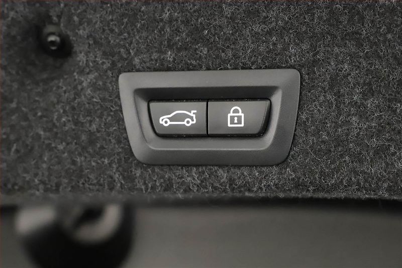 BMW Řada 5 (2013) 520d xDrive, 4X4, Automat, ČR - fotka 13 z 20