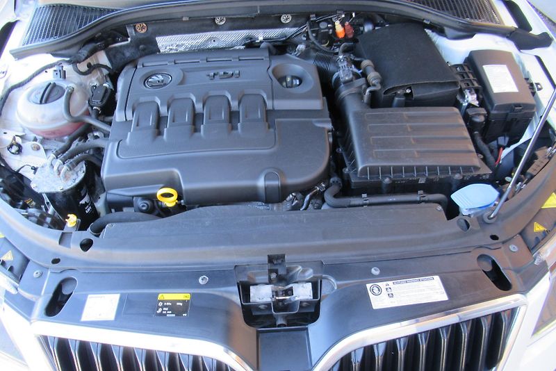 Škoda Octavia 1.6 TDi DSG AUT.KLIMA TAŽNÉ - fotka 23 z 24