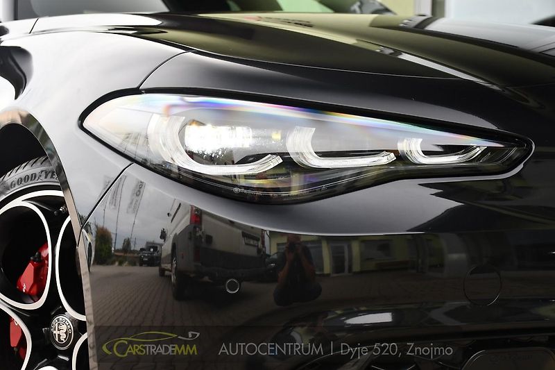 Alfa Romeo Giulia 2.0T 16V 206kW VELOCE AT8 Q4 - fotka 51 z 53