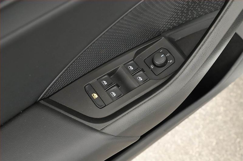 Škoda Octavia (2023) Ambition 2.0 TDI, ČR,1.maj - fotka 9 z 16