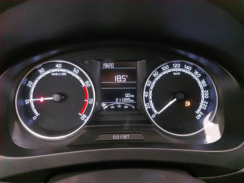Škoda Rapid (2018) Spaceback 1.0 TSI - fotka 11 z 16