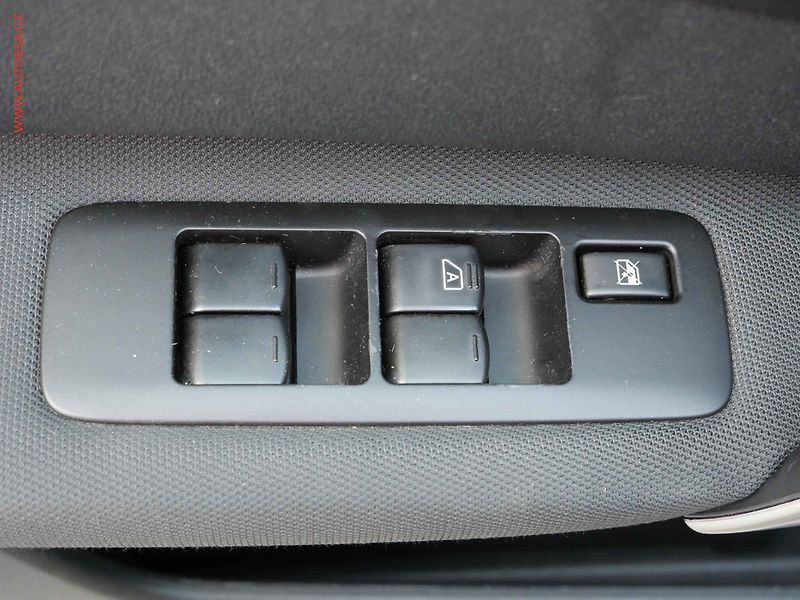 Nissan Qashqai (2012) 1.6 dCi, I-Way, panor, navi - fotka 11 z 19