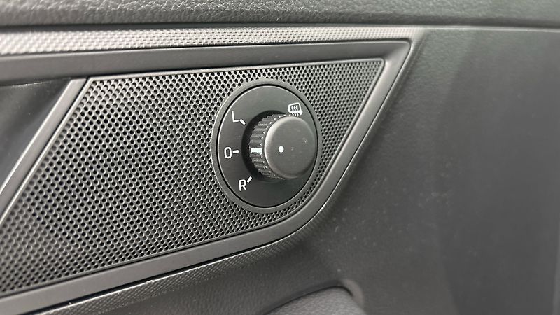Škoda Fabia 1.0 TSI Ambition Combi - fotka 21 z 24