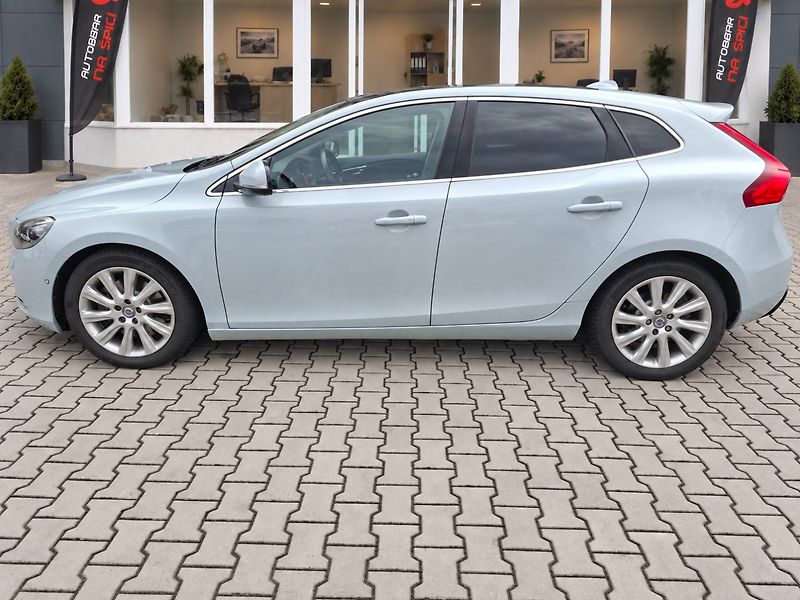 Volvo V40 (2012) 2.0D3 110kW AUT -1.MAJITEL - fotka 5 z 37