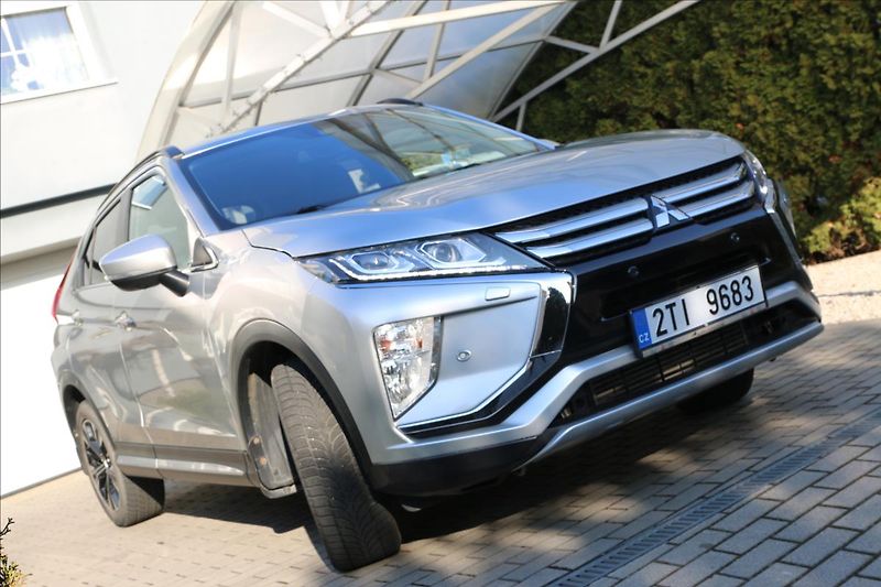 Mitsubishi Eclipse Cross 1,5 4x4, Automat, 51000KM - fotka 3 z 48