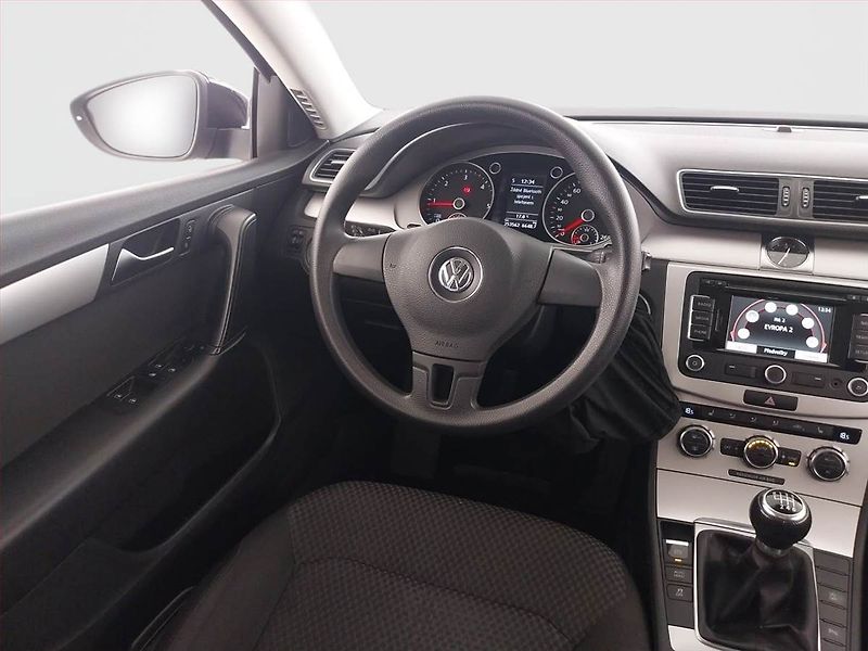 Volkswagen Passat (2011) 2.0 TDI, Serv.kniha, Navi - fotka 7 z 19