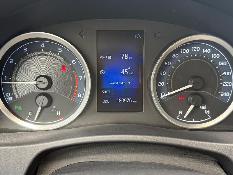 Toyota Corolla 1.6 VVT-i Active Trend - fotka 15 z 26