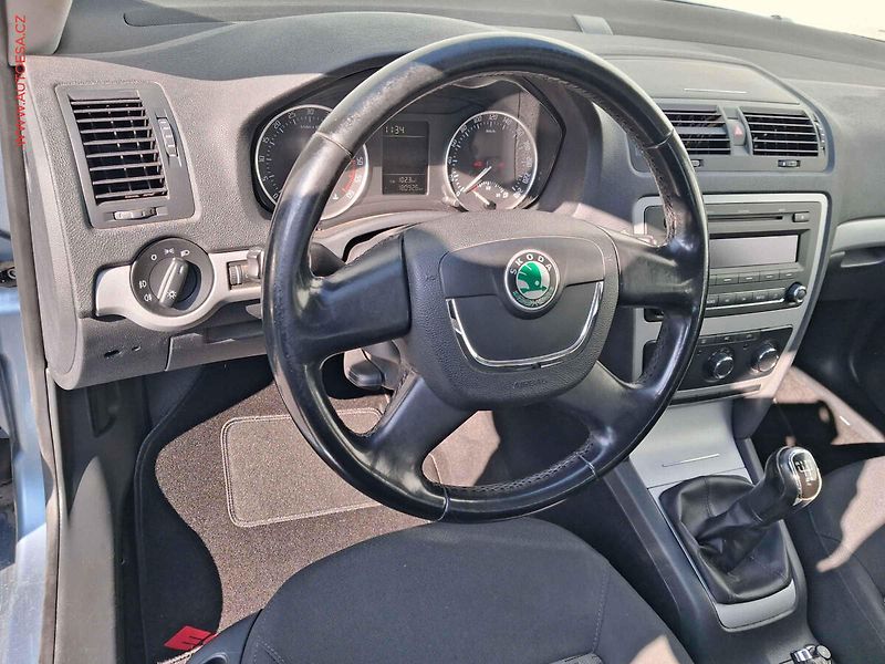Škoda Octavia (2012) 1.6 TDI, ČR, AC, temp, tažné - fotka 12 z 16