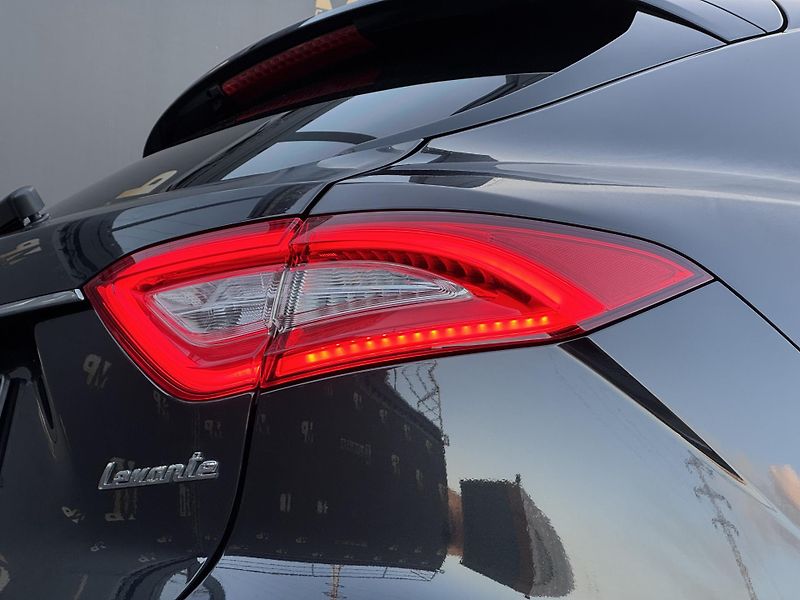 Maserati Levante (2018) GranLusso Q4, 3.0iV6 257kW, ČR - fotka 38 z 45