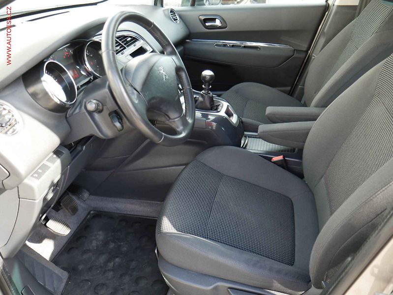 Peugeot 5008 (2015) 1.6HDi, 2.maj,ČR, Allure - fotka 9 z 19
