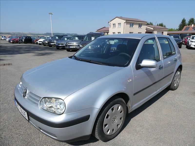 Volkswagen Golf 1,9 TDi 74kW EDITION - fotka 3 z 30