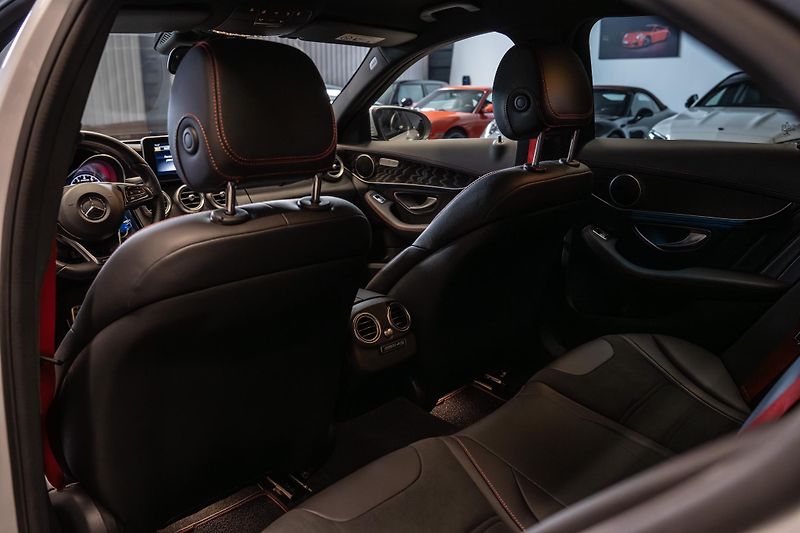 Mercedes-Benz Třídy C C43 AMG BITURBO 4MATIC 270 kW  - fotka 44 z 55