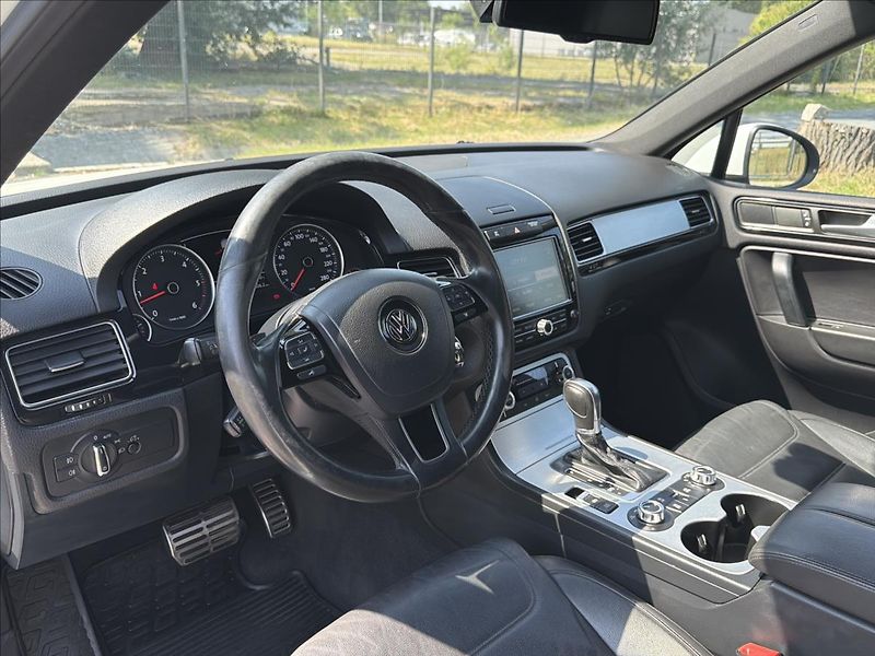 Volkswagen Touareg 3,0 TDi 180 Kw Highline tažné - fotka 9 z 38