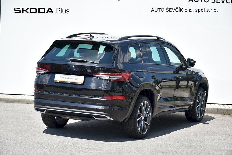 Škoda Kodiaq (2024) Sportline Plus 2.0 TDI 147kW 4 - fotka 2 z 35
