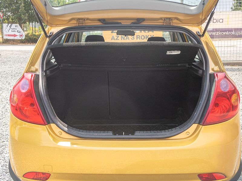 Kia Ceed (2007) ČR 12/07 1.4i 80KW - fotka 35 z 40
