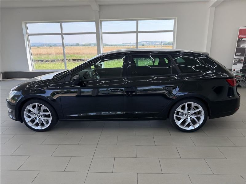 Seat Leon 2,0 TDi, FR-Line, DSG, Navi - fotka 2 z 34