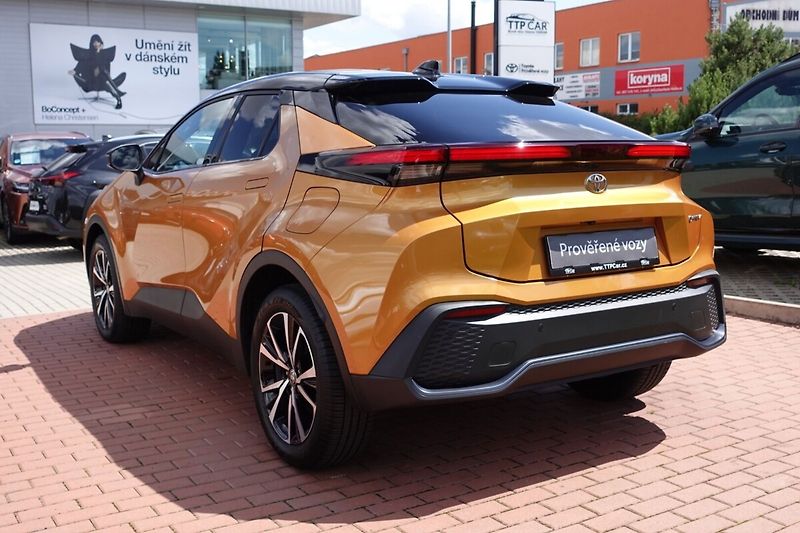 Toyota C-HR 2,0 PHEV Plug-in Style bi-tone - fotka 6 z 33