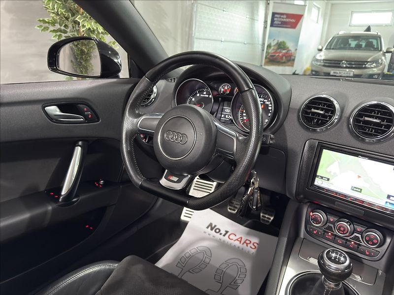 Audi TT 2,0   T211HP FL 3xS-LINE TOP - fotka 16 z 29