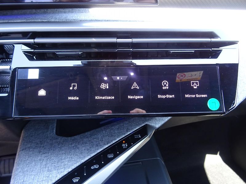 Peugeot 3008 (2025) ALLURE Hybrid 145k e-DCS6 - fotka 5 z 33