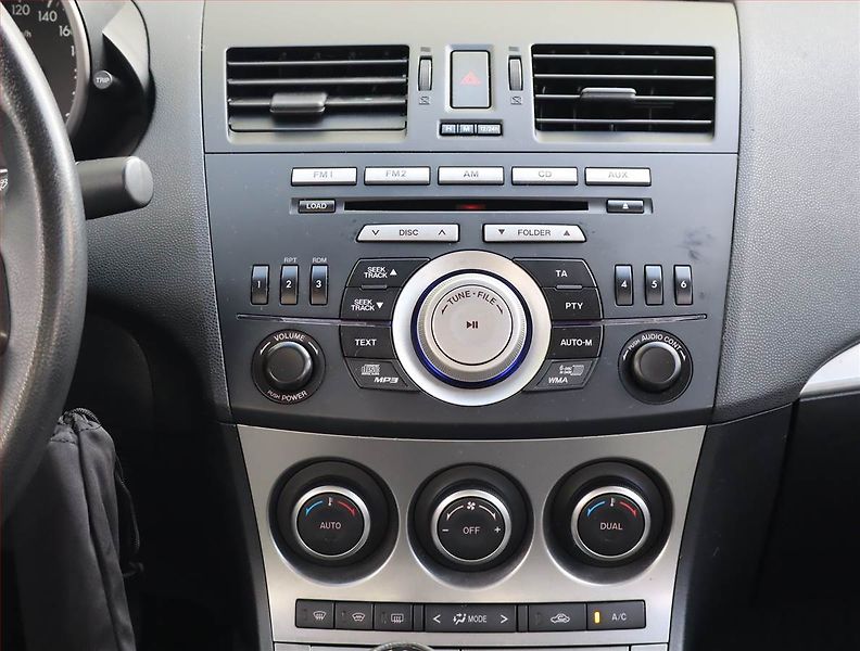 Mazda 3 (2010) 1.6, Tempomat, Vyhř. sedaček - fotka 12 z 16