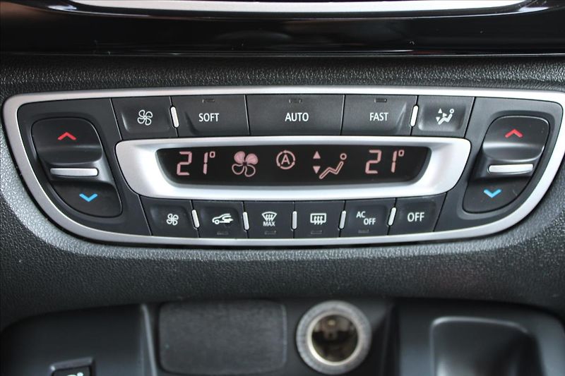 Renault Scénic 1,6 dCi  KEYLESS,7.MÍST,BOSE - fotka 13 z 34
