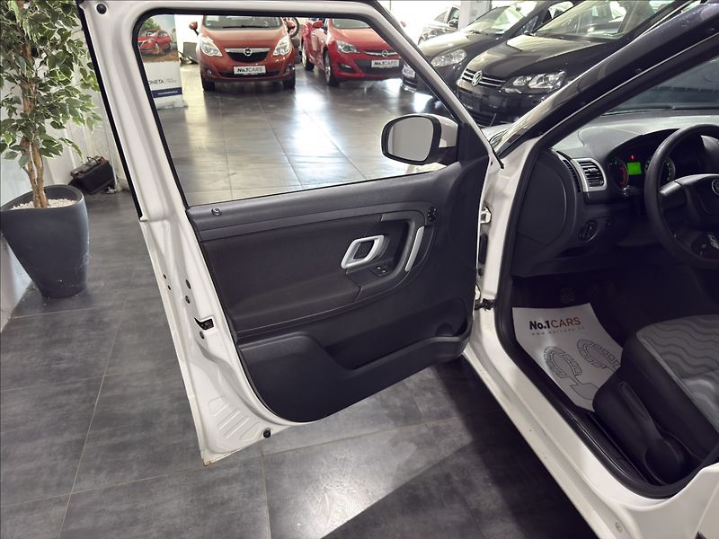 Škoda Fabia 1,2   i KLIMA TEMPOMAT ČIDLA - fotka 6 z 29