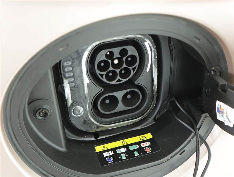 Fiat 500e (2023) 42 kWh, SoH 96% - fotka 19 z 20