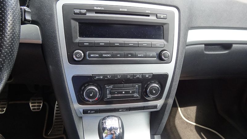 Škoda Octavia 2.0 TSi RS - fotka 9 z 13