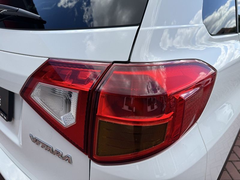 Suzuki Vitara (2016) 1.6i VVT Comfort Plus LED Navi - fotka 40 z 50