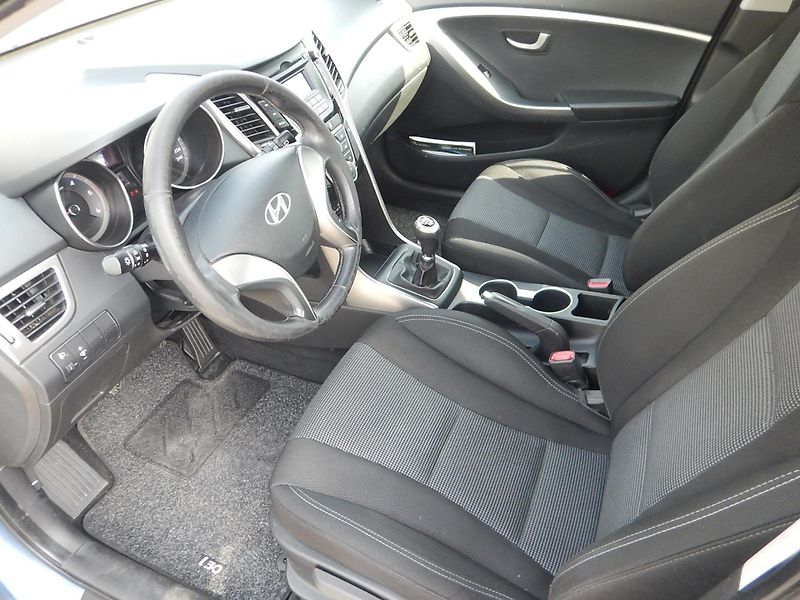 Hyundai i30 1.4 CRDi 66 kw tažné - fotka 12 z 15
