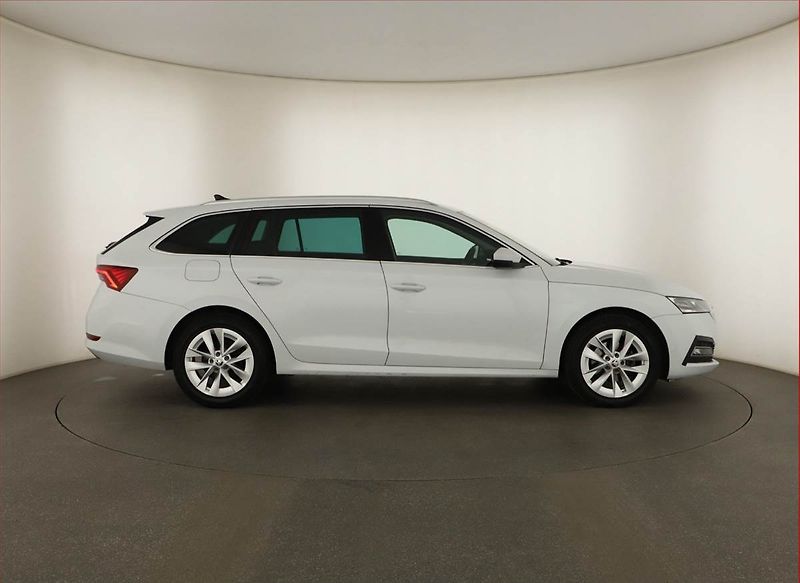 Škoda Octavia (2021) 2.0 TDI, Automat, Navi - fotka 6 z 17