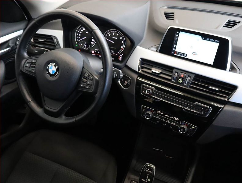 BMW X1 (2018) sDrive18i, Automat, Navi - fotka 7 z 21