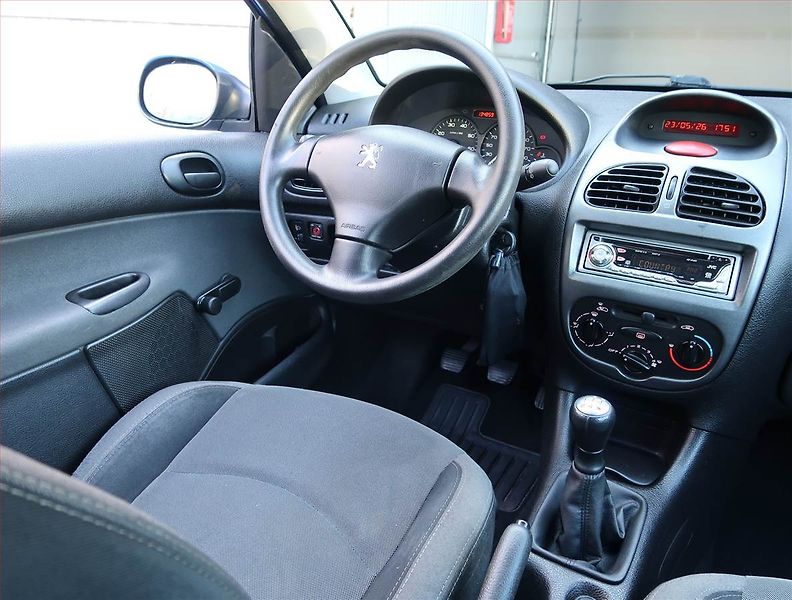 Peugeot 206 (2006) 1.4, po STK, v provozu - fotka 7 z 13