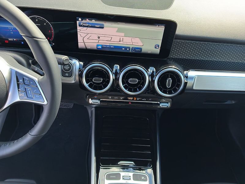 Mercedes-Benz GLB 180 d - fotka 19 z 26