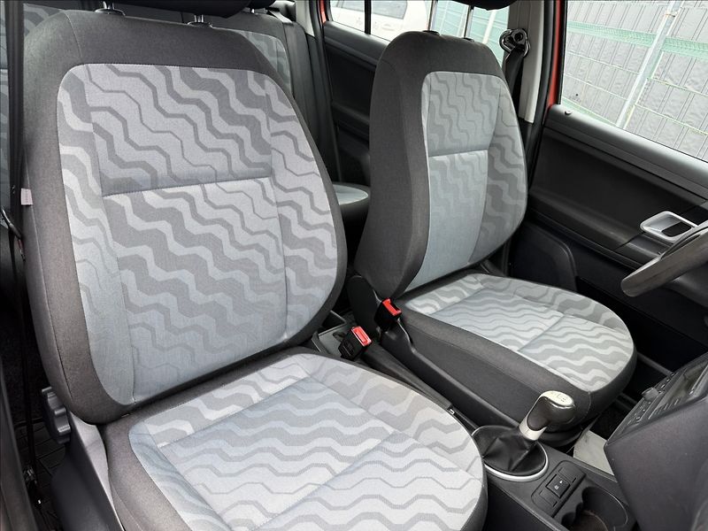 Škoda Fabia II 1.4 Ambiente - fotka 12 z 17