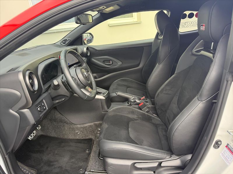 Toyota GR Yaris 1,6 Dynamic + VIP - fotka 9 z 19