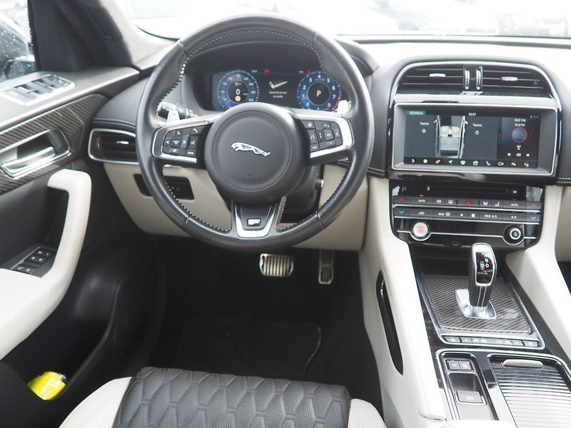 Jaguar F-Pace (2019) 5.0 SVR 550HP, Plný servis - fotka 19 z 43