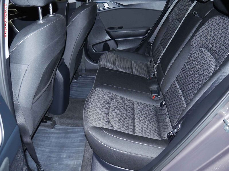 Kia Ceed (2021) 1.5T-GDI, 1.maj,ČR, servis - fotka 10 z 20