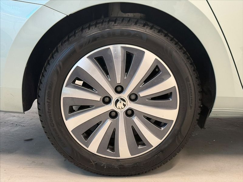 Škoda Superb 2,0 TDI STYLE DSG FL - fotka 19 z 19