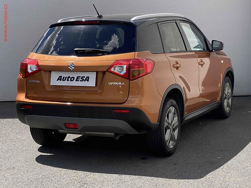 Suzuki Vitara (2018) 1.6i, 2.maj,ČR, AC, výhřev - fotka 4 z 15