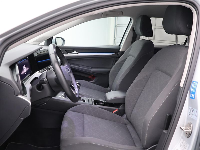Volkswagen Golf 1,0 TSI 81kW Life M6 - fotka 10 z 33