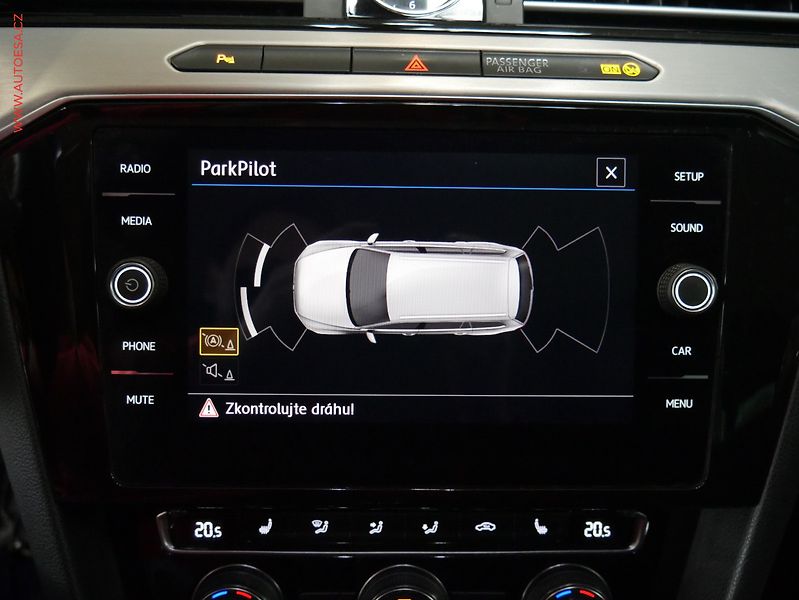 Volkswagen Passat (2018) 1.8 TSi, ČR, Comfortline - fotka 14 z 18