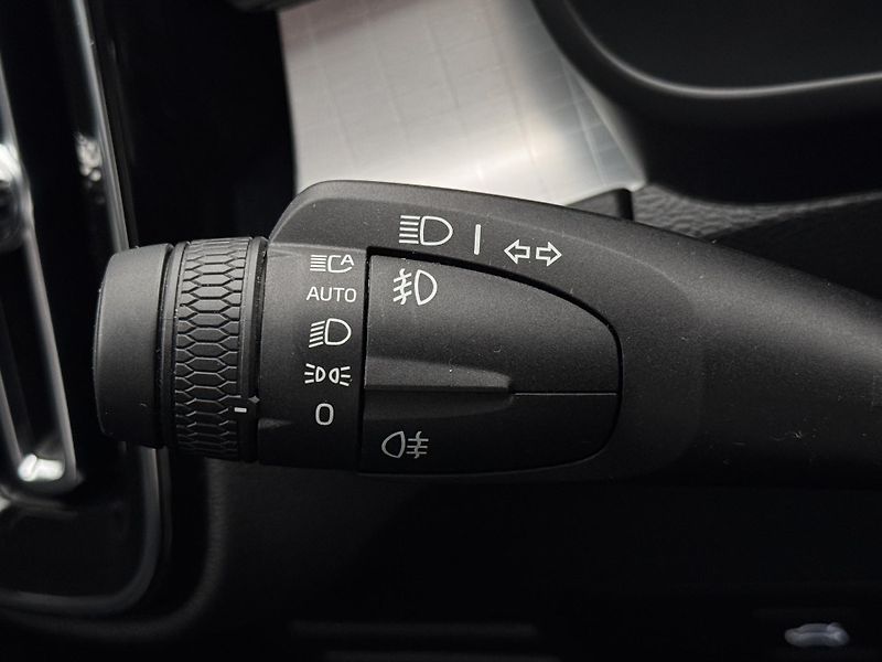 Volvo XC40 B3 DARK PLUS CZ 1.maj - fotka 27 z 48
