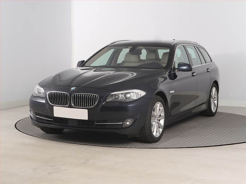 BMW Řada 5 (2010) 530d, Automat, Navi, Bi-Xenony - fotka 2 z 19