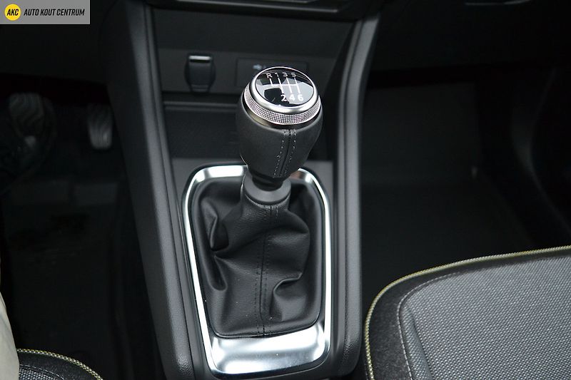Renault Captur techno mild hybrid 140 - fotka 24 z 52