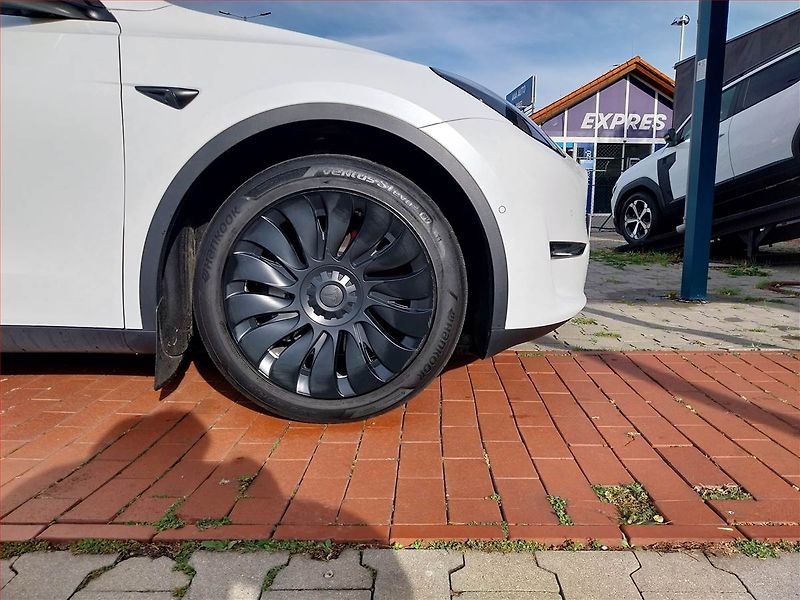 Tesla Model Y (2023) Long Range AWD 79kWh, SoH 92% - fotka 15 z 18