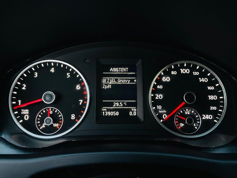 Volkswagen Tiguan 1.4TSI MANUÁL SERVISKA SENZORY - fotka 43 z 45